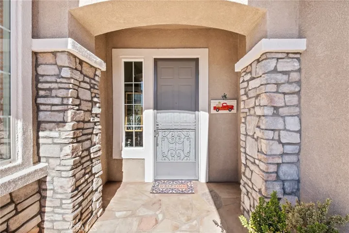 10511 Silverwood Road, Apple Valley, California 92308