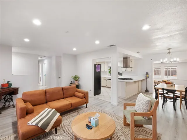 21815 Nisqually Road, Apple Valley, California 92308