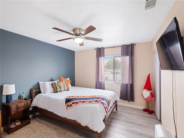 21815 Nisqually Road, Apple Valley, California 92308