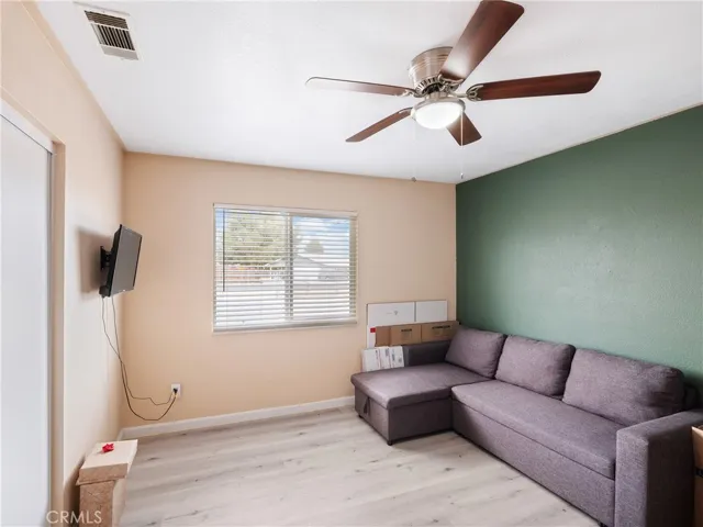 21815 Nisqually Road, Apple Valley, California 92308