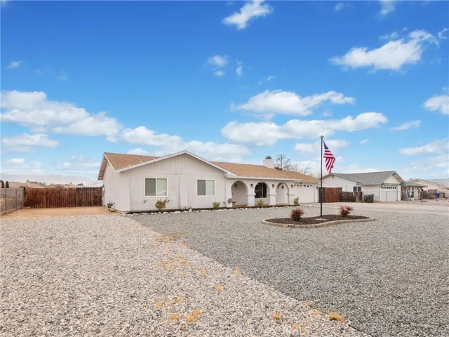 21815 Nisqually Road, Apple Valley, California 92308