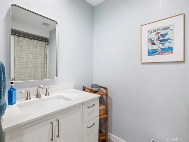 21815 Nisqually Road, Apple Valley, California 92308