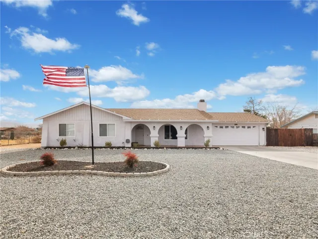 21815 Nisqually Road, Apple Valley, California 92308