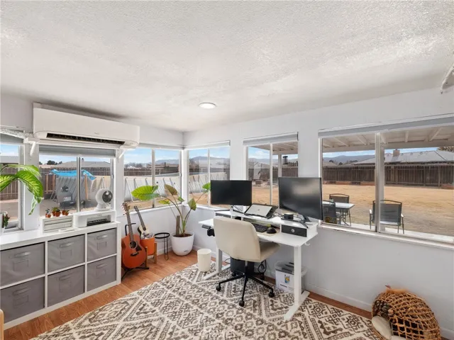 21815 Nisqually Road, Apple Valley, California 92308