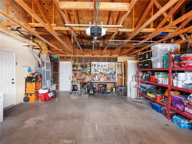 21815 Nisqually Road, Apple Valley, California 92308
