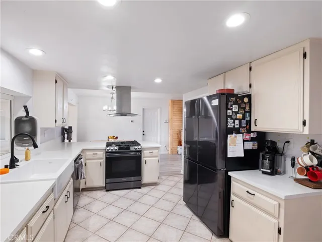 21815 Nisqually Road, Apple Valley, California 92308