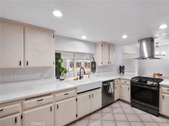 21815 Nisqually Road, Apple Valley, California 92308