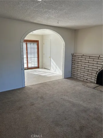 Living room/dining area