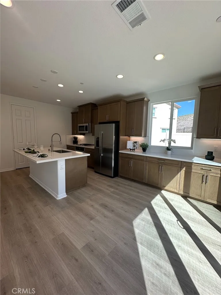 23790 Moonrise Court, Corona, California 92883 home-pic-5