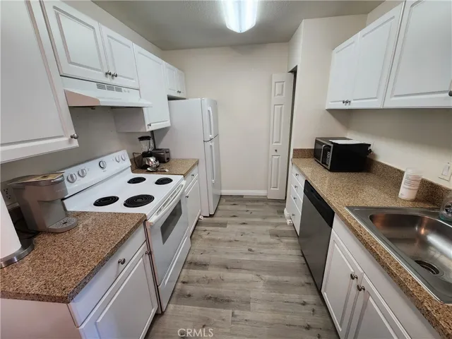 1265 Kendall Drive 2421, San Bernardino, California 92407