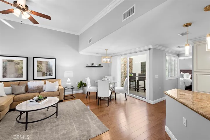 LIVING/DINING