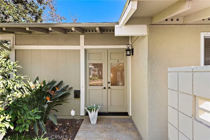 DOUBLE DOOR ENTRY