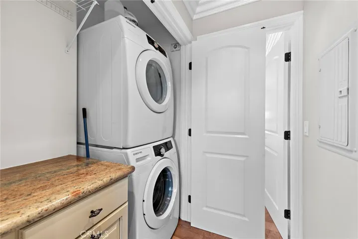 LAUNDRY WITH STORAGE