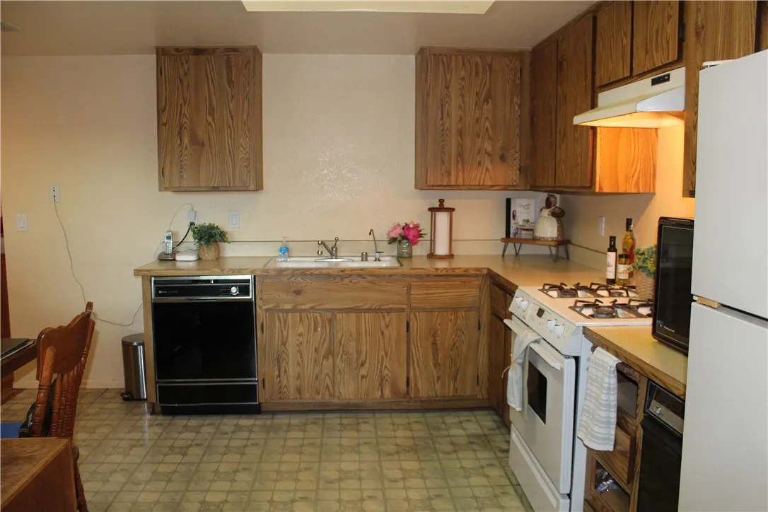 12141 Centralia Street 119, Lakewood, California 90715 home-pic-8