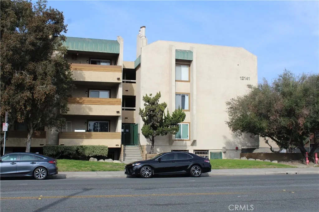 12141 Centralia Street 119, Lakewood, California 90715, 3 Bedrooms Bedrooms, ,2 BathroomsBathrooms,Residential,For Sale,Centralia,DW25002325