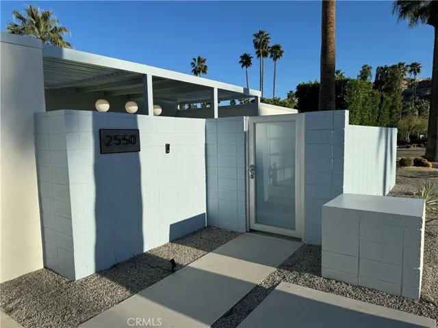 New color scheme on exterior.  Gray accent has been changed to a silver-blue.