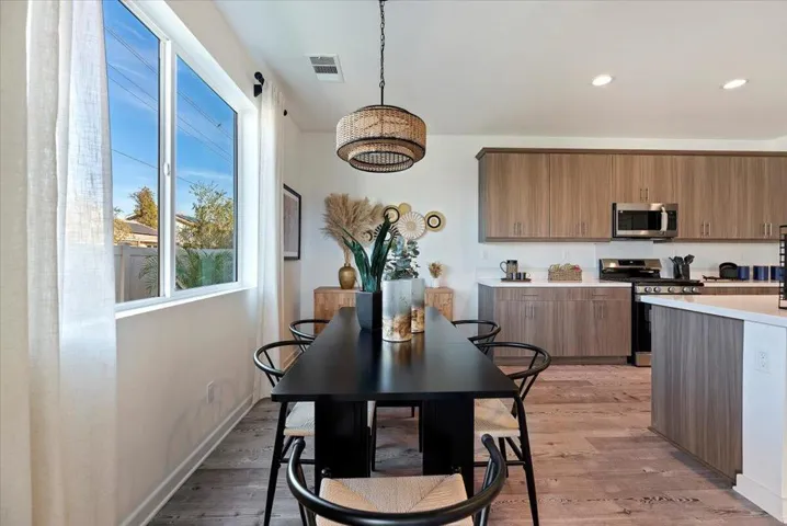 21-Dining Area