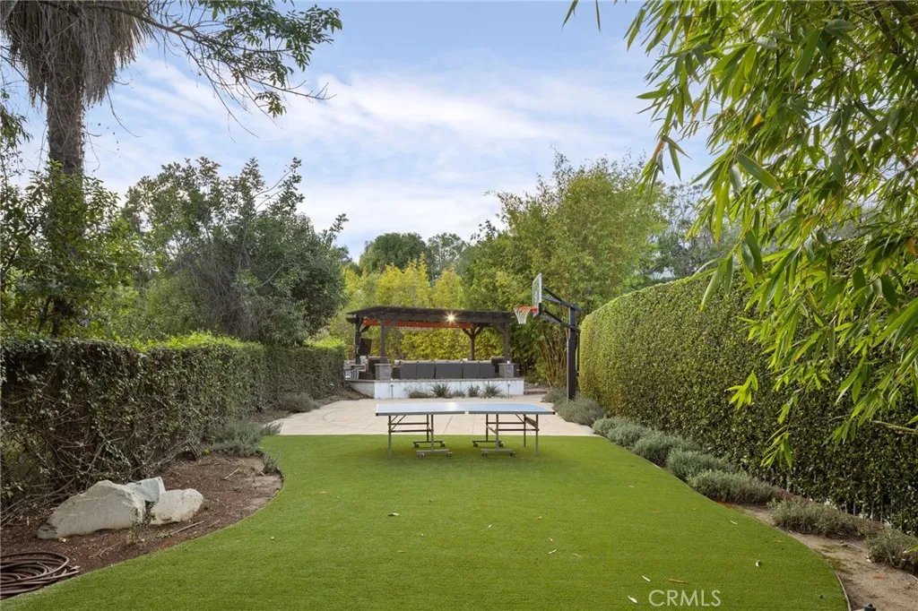 16096 Valley Meadow Place, Encino, California 91436 home-pic-10