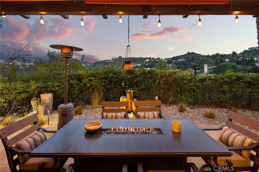 16096 Valley Meadow Place, Encino, California 91436 home-pic-12