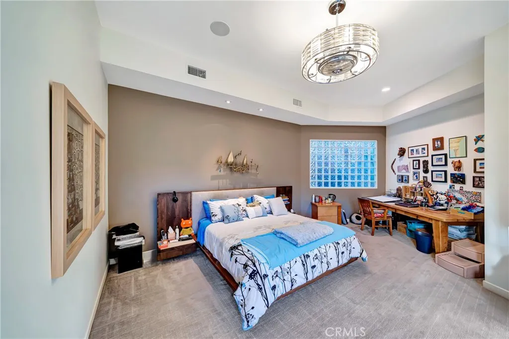 16096 Valley Meadow Place, Encino, California 91436 home-pic-54