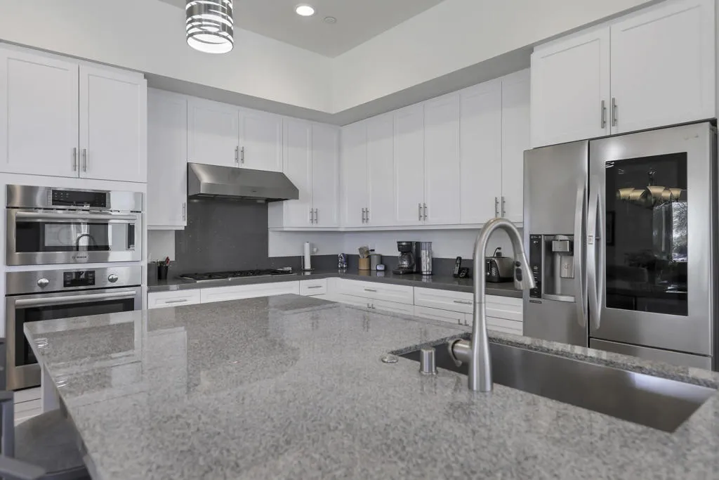 803 Retreat Circle, Palm Desert, California 92260 home-pic-16