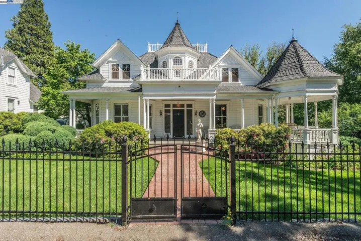 62 Court St, Weaverville, California 96093