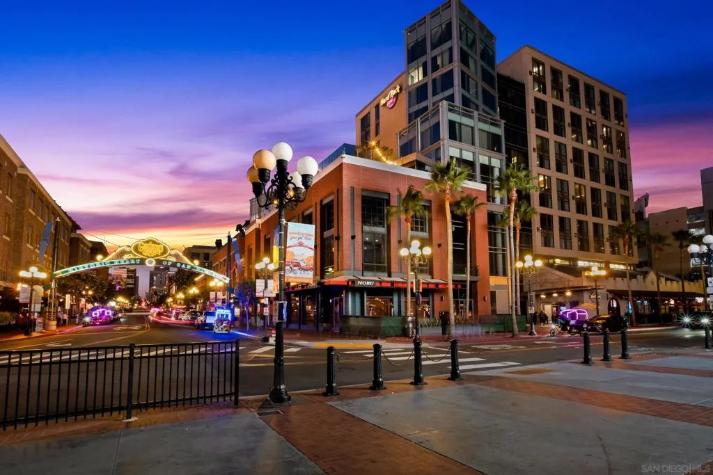 207 5th Ave 702, San Diego, California 92101 home-pic-12