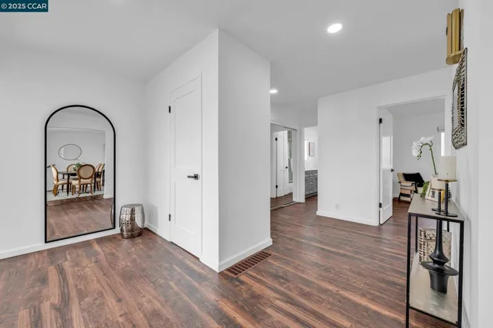 210 Sequoyah View Dr, Oakland, California 94605