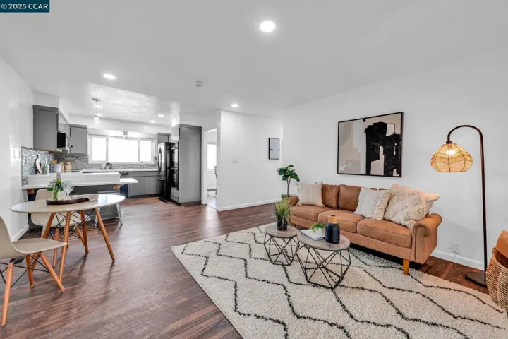 210 Sequoyah View Dr, Oakland, California 94605