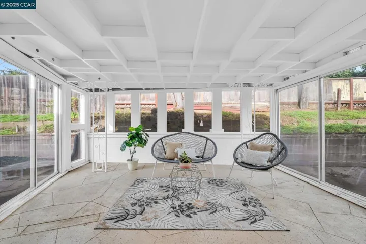 210 Sequoyah View Dr, Oakland, California 94605