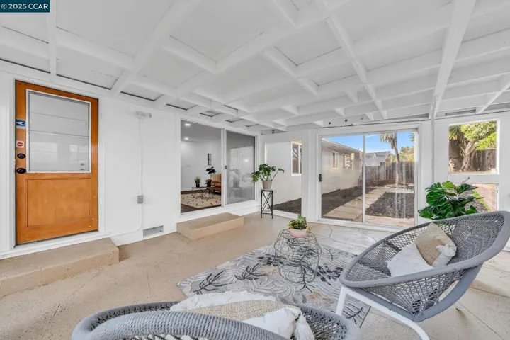 210 Sequoyah View Dr, Oakland, California 94605