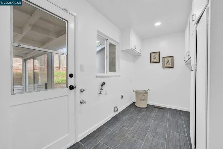 210 Sequoyah View Dr, Oakland, California 94605