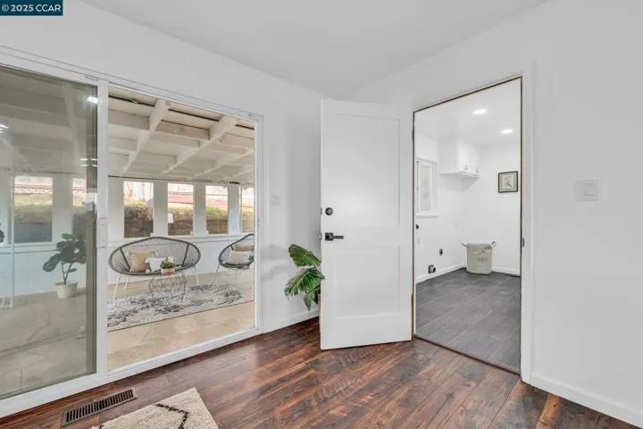 210 Sequoyah View Dr, Oakland, California 94605