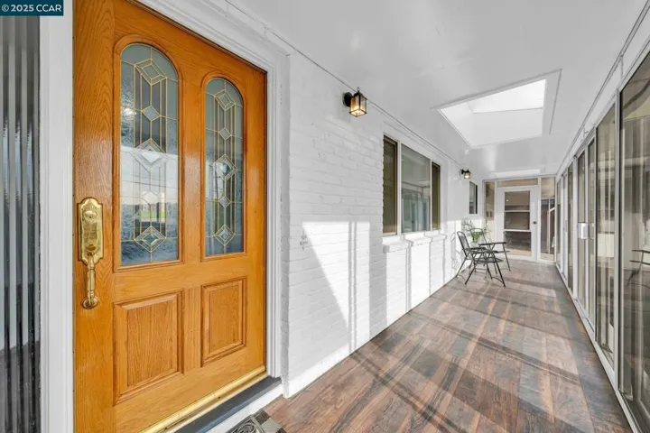 210 Sequoyah View Dr, Oakland, California 94605