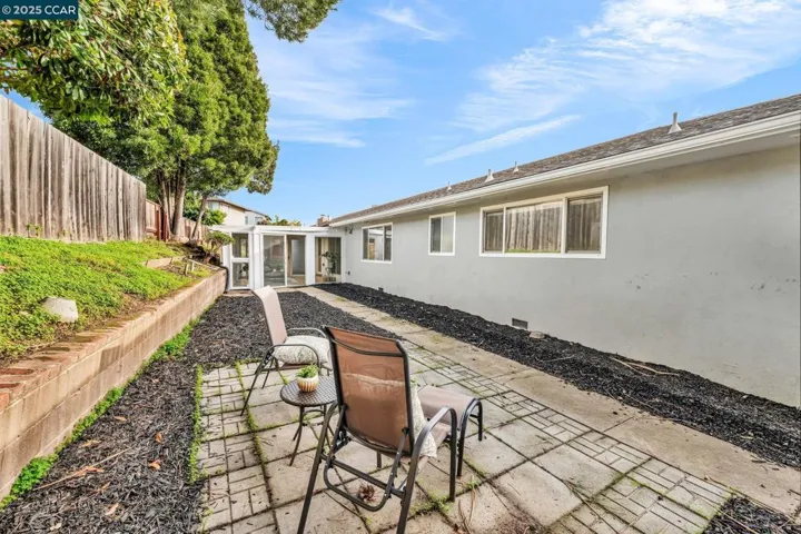 210 Sequoyah View Dr, Oakland, California 94605