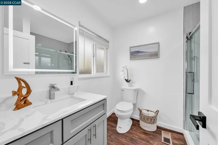 210 Sequoyah View Dr, Oakland, California 94605