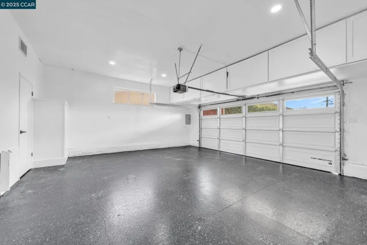 210 Sequoyah View Dr, Oakland, California 94605
