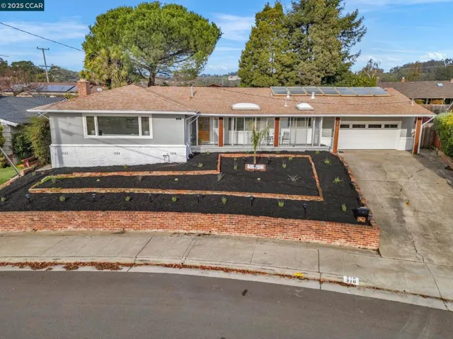 210 Sequoyah View Dr, Oakland, California 94605
