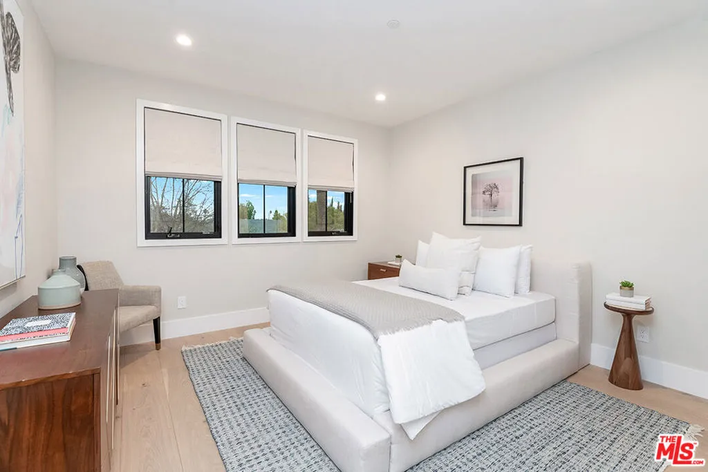 831 N Spaulding Avenue, Los Angeles, California 90046 home-pic-16
