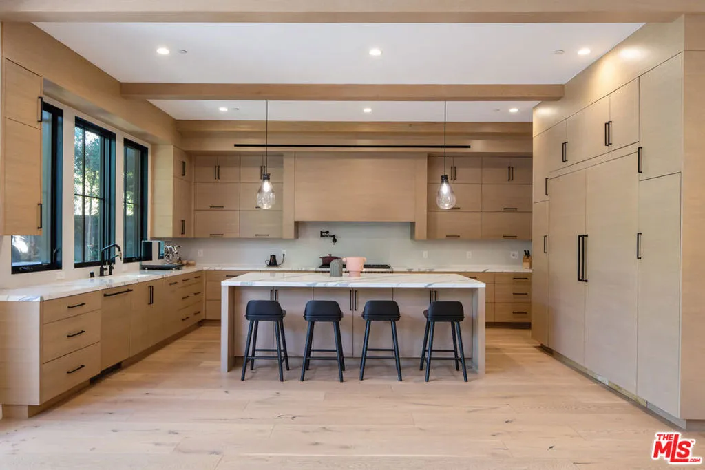 831 N Spaulding Avenue, Los Angeles, California 90046 home-pic-6