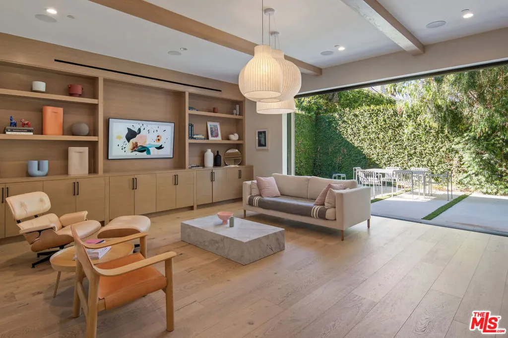 831 N Spaulding Avenue, Los Angeles, California 90046 home-pic-4