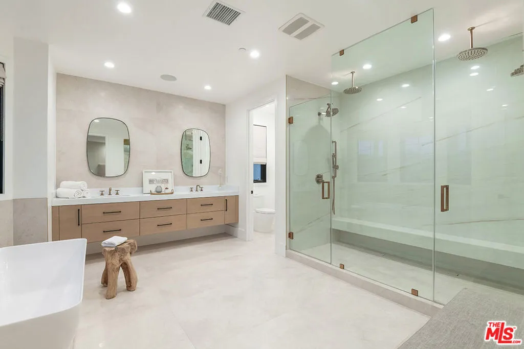 831 N Spaulding Avenue, Los Angeles, California 90046 home-pic-12