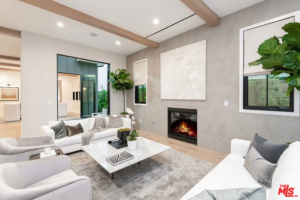 831 N Spaulding Avenue, Los Angeles, California 90046 home-pic-2