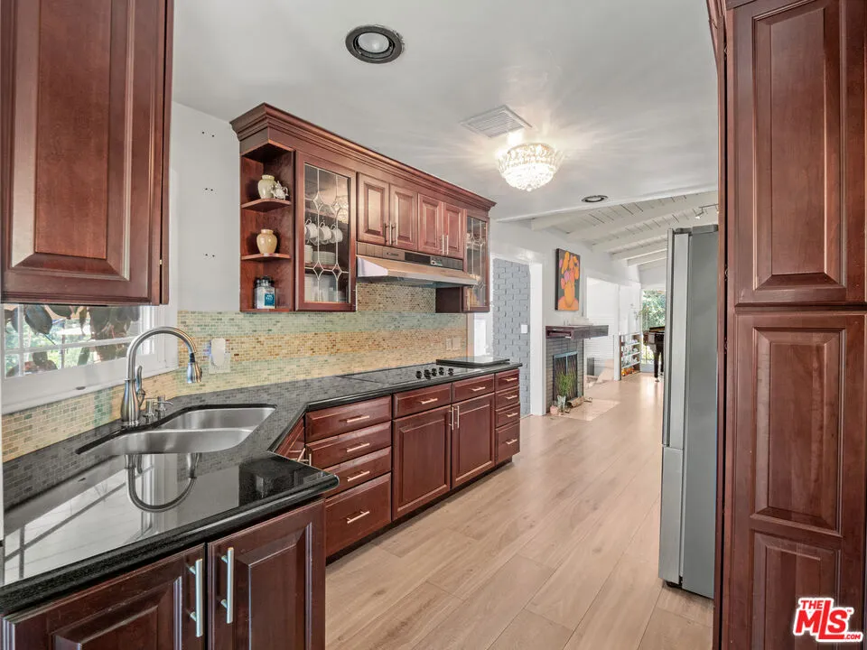 21217 Golondrina Street, Woodland Hills, California 91364 home-pic-7