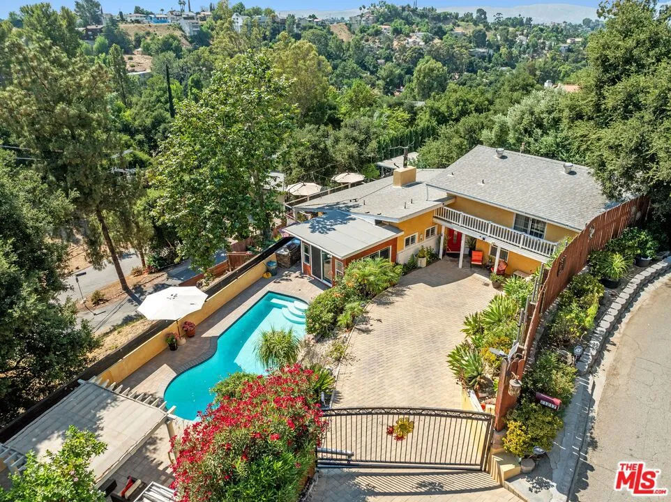 21217 Golondrina Street, Woodland Hills, California 91364 home-pic-1
