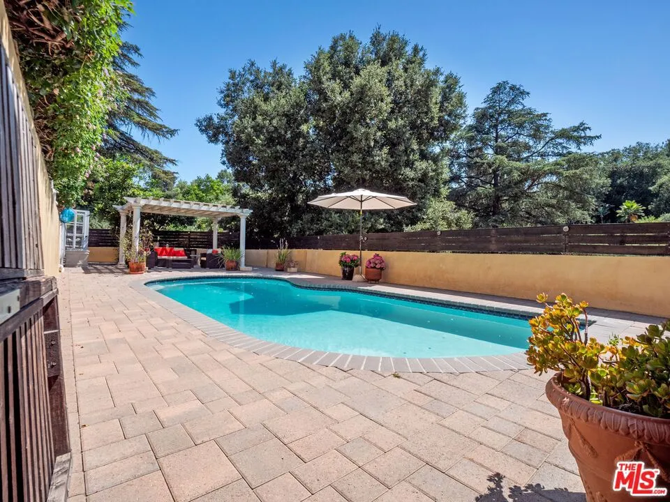 21217 Golondrina Street, Woodland Hills, California 91364 home-pic-21