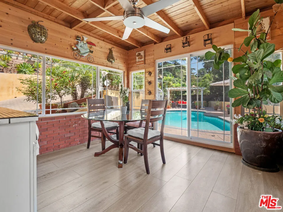 21217 Golondrina Street, Woodland Hills, California 91364 home-pic-8