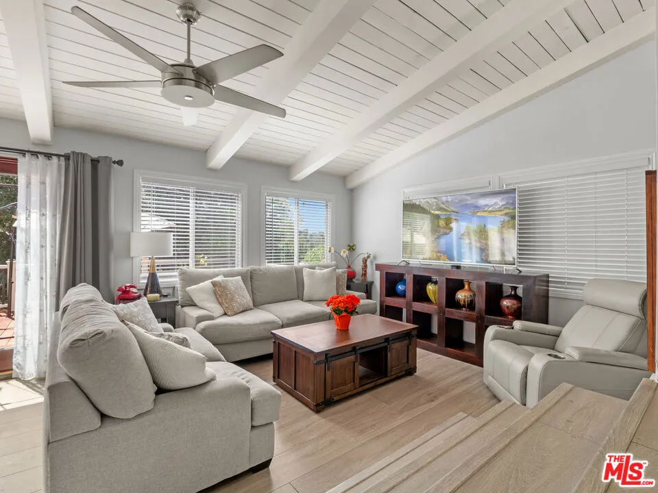 21217 Golondrina Street, Woodland Hills, California 91364 home-pic-5