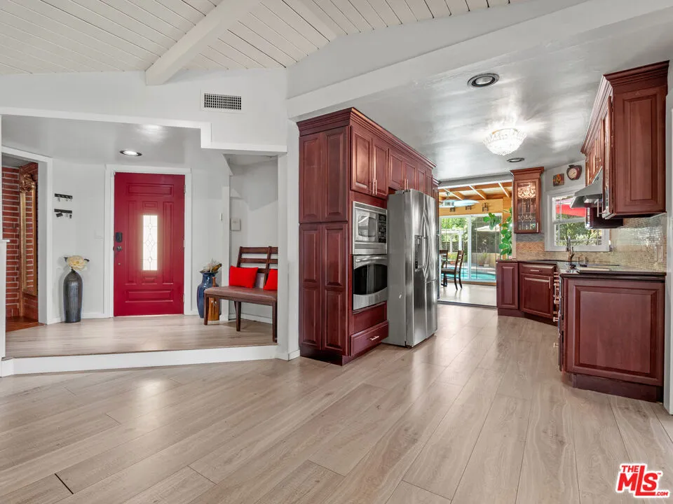 21217 Golondrina Street, Woodland Hills, California 91364 home-pic-0