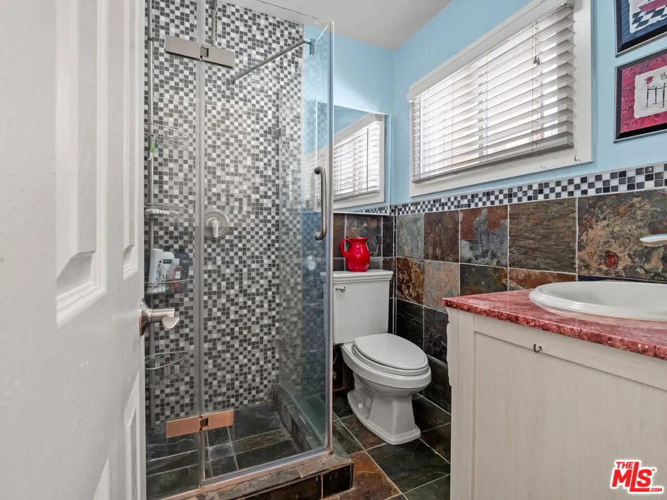 21217 Golondrina Street, Woodland Hills, California 91364 home-pic-12